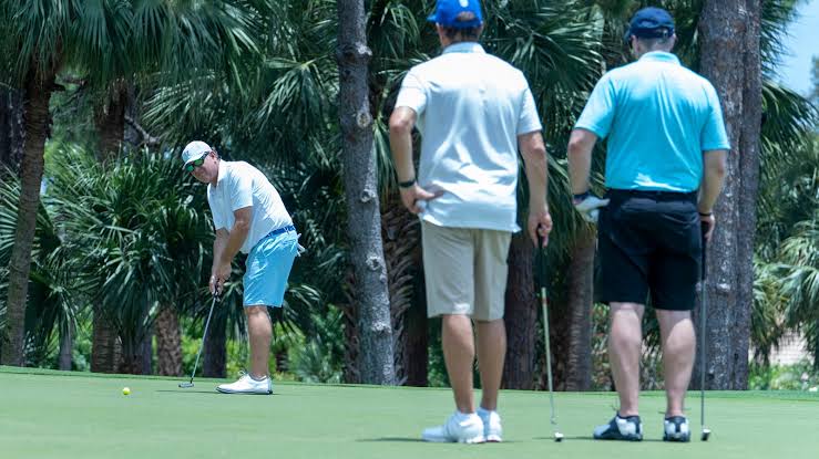Live auction at Epilepsy Alliance Florida golf tournament